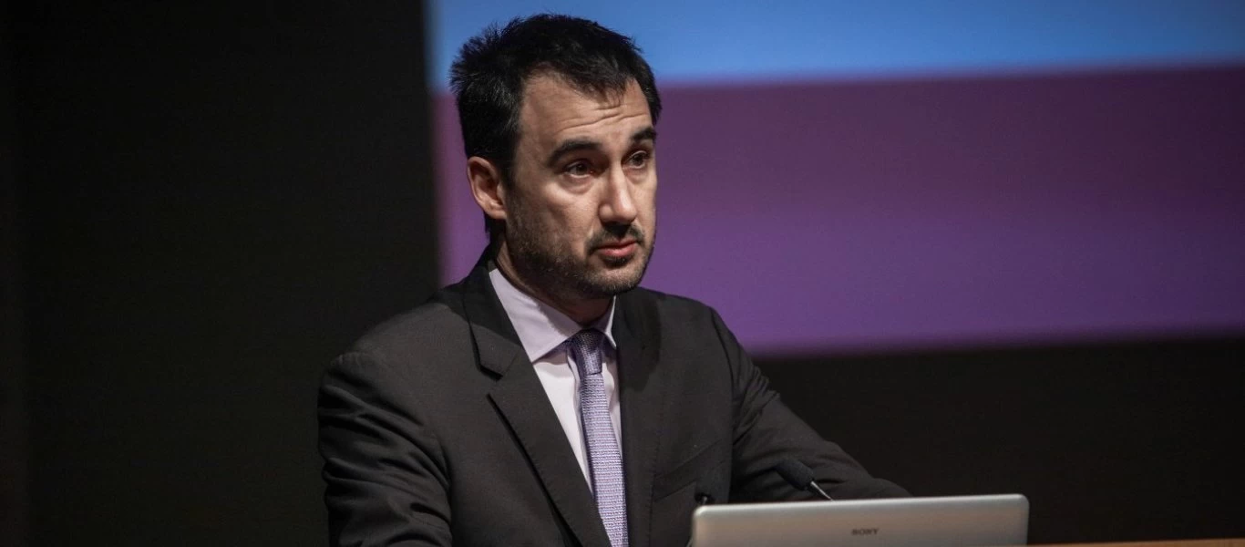 Α.Χαρίτσης: «Η κυβέρνηση υλοποιεί ένα εφιαλτικό σενάριο για εκατοντάδες χιλιάδες εργαζόμενους»